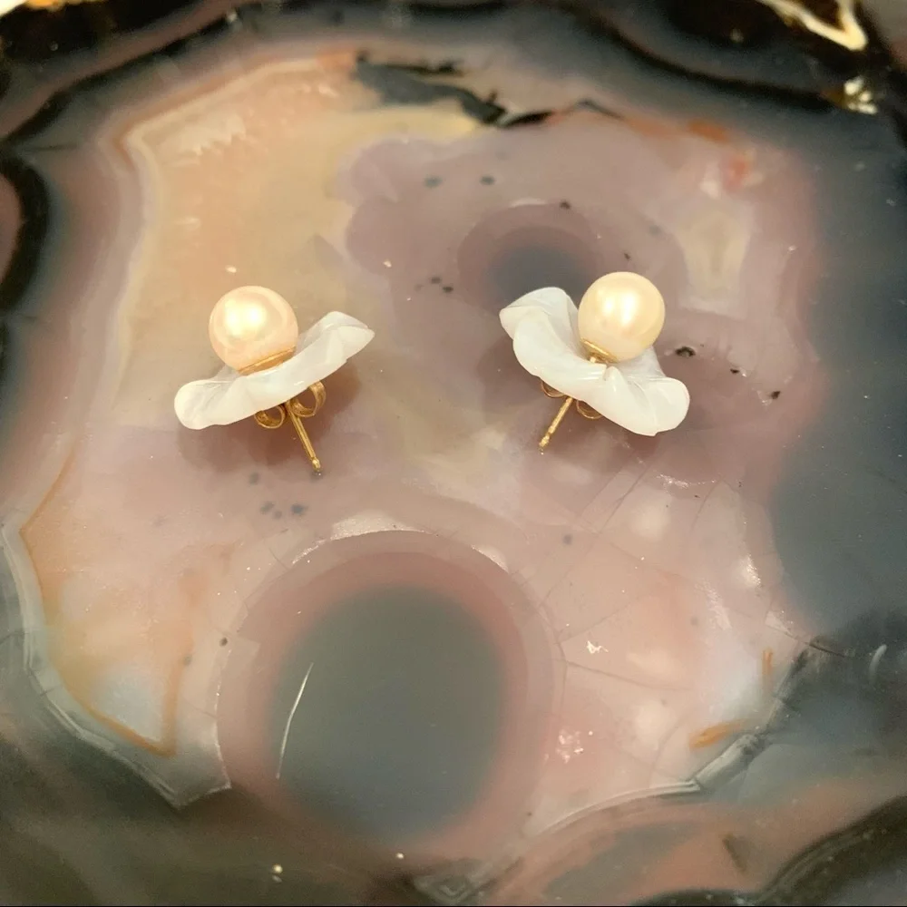 Cultured Pearl Earrings with Flower Agate Jackets